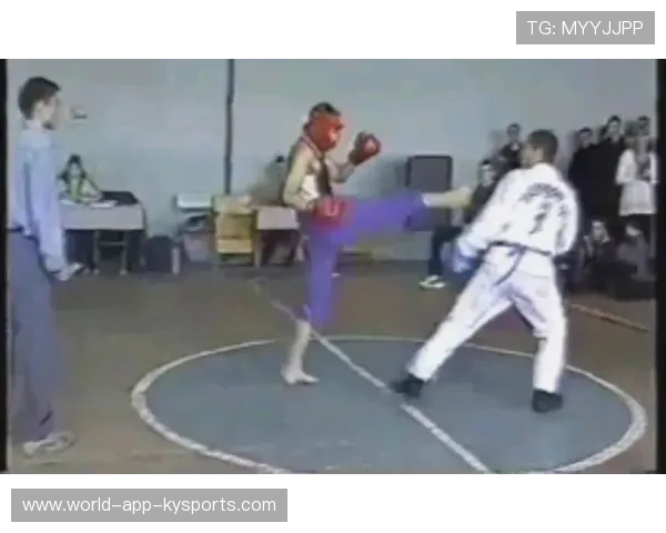 跆拳道双重击打直接 KO 对手