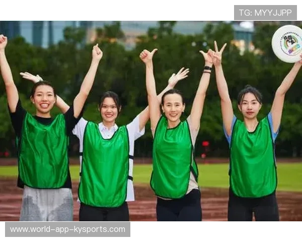 职业俱乐部是否推动队员之间的多岗位战术轮换，职业俱乐部的特点